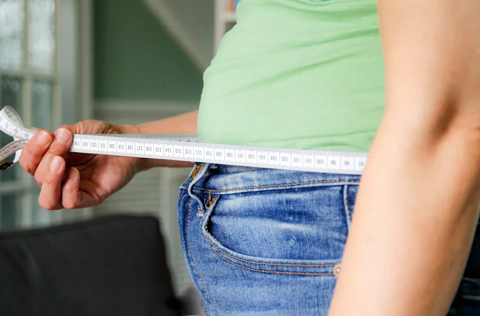 Kinga Krzeminska/STOCK PHOTO/Getty Images - PHOTO: Stock photo of a person measuring their waist.